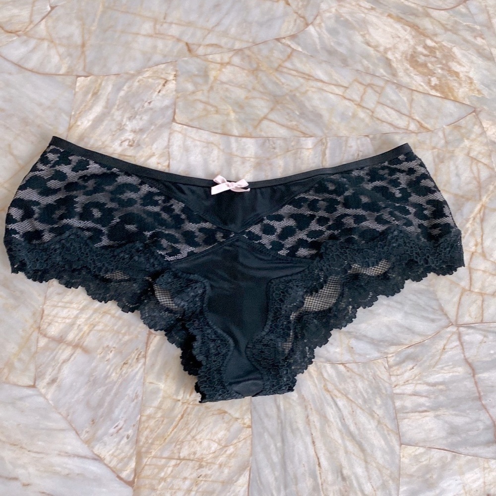 Victoria’s Secret Lingrie‎ Vintage Gorgeous Panties Thong Cheeky Lace Satin Rare